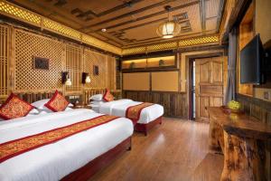 Postel nebo postele na pokoji v ubytování Longsheng Ping'an Hotel