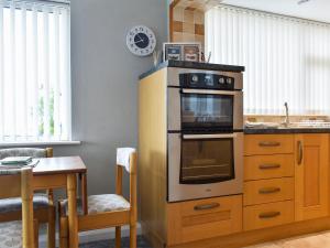 Kuchyň nebo kuchyňský kout v ubytování Dolphin Cottage
