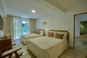 Ένα ή περισσότερα κρεβάτια σε δωμάτιο στο Escape Oasis in Playa Dorada Pool & Beach