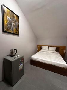 a small bedroom with a bed at VY DA CENTRAL MARKET HOSTEL in Ho Chi Minh City