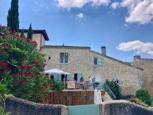 Το κτήριο όπου στεγάζεται  η παραθεριστική κατοικία