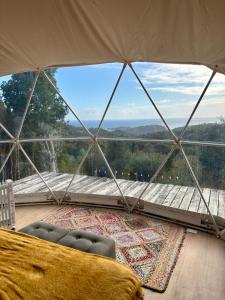 a room with a view of a glass igloo at Domo con tinaja, Estaquilla in Los Muermos +12 photos