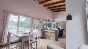a kitchen and dining room with a table and chairs at Morada entre Valles in San Carlos de Bariloche