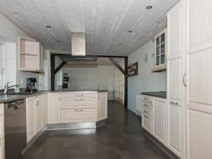 Kuchyň nebo kuchyňský kout v ubytování 20 person holiday home in Ørsted