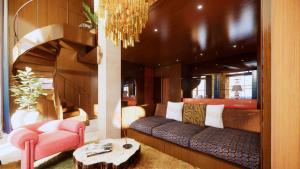 a living room with a couch and a chandelier at Nômade Temple Ibiza in Sineu