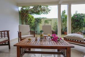 Posezení v ubytování Villa La Papaye Jaune 3 ch, tous commerces accessibles à pieds