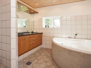 O baie la Tranquil Beach Retreat - By Traum Ferienwohnungen