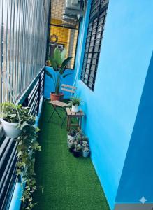 Taman di luar Sainik Stay 2 BHK Flat