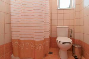Ванна кімната в Oreia