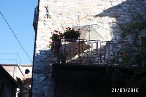 Balcon ou terrasse dans l'établissement Il Terrazzino Nel Cuore Di Gubbio