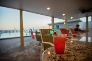 Minuman di Sailport Waterfront Suites