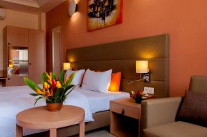 Bravia Hotel Ouagadougou tesisinde bir odada yatak veya yataklar