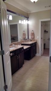 A kitchen or kitchenette at Peachtree TownHome