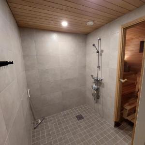 Ένα μπάνιο στο Apartment with sauna in Ranua on the lake