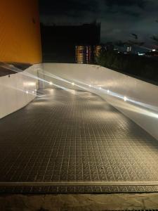 a white wall with lights on it at night at 星雨行館 in Mao-i-san-ts'un