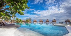 Bazén v ubytování Manava Beach Resort & Spa Moorea nebo v jeho okolí