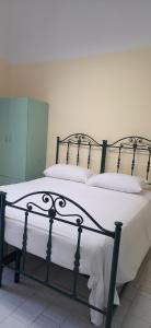 Ένα ή περισσότερα κρεβάτια σε δωμάτιο στο Monolocale Carafa