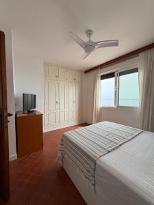a bedroom with a bed and a ceiling fan at Paseo de los Castaños con vistas in Aguadulce