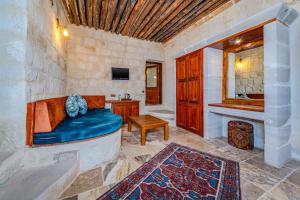 a living room with a blue couch and a sink at MDC Cave Hotel Cappadocia in Ürgüp