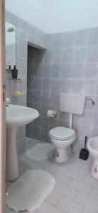 Ένα μπάνιο στο Monolocale Carafa