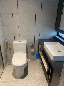 Ένα μπάνιο στο Scarletz suites kLcc by sky Rainbow +24 φωτογραφίες