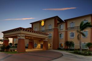 Super 8 by Wyndham Hidalgo at La Plaza Mall & Mcallen Airport