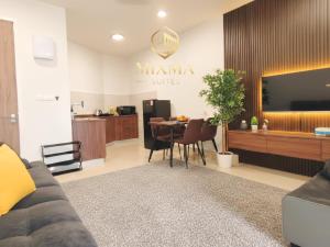 Kuchyň nebo kuchyňský kout v ubytování Seaview KK Centre Hotspot The Shore - Mixma Suites