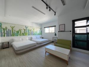 a living room with two beds and a couch at 海享電梯民宿-近夜市-近海邊 in Hualien City