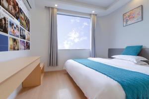 Una cama o camas en una habitación de MountainShadowHotel