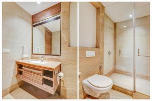 deux photos d'une salle de bain avec toilettes et douche dans l'établissement Super Townhouse Chhatarpur Near Metro Park, à Jāmb 24 autres photos