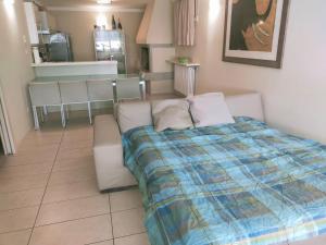 a bedroom with a bed and a kitchen with chairs at Mondarco in Serravalle