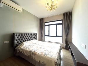 Ένα ή περισσότερα κρεβάτια σε δωμάτιο στο 精装修 2 房公寓