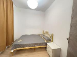 Postel nebo postele na pokoji v ubytování 治愈系 2 房公寓