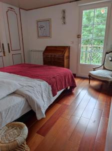 Katil atau katil-katil dalam bilik di Gîte Ainerak - Spa & Piscine au Pays Basque