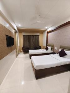 TV a/nebo společenská místnost v ubytování TGV Hotel