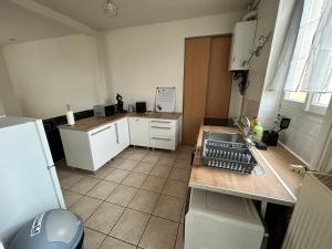 Kuchyň nebo kuchyňský kout v ubytování Charmant appartement T2 Parc de la Verrerie Confort