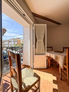 a room with a balcony with a table and a refrigerator at Apartamento La Plaza in Munera