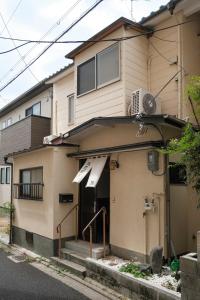 Budova, kde se prázdninový dům nachází + 25 fotografií