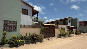 a house on the side of a dirt road at Chalé Sol Nascente Milagres in São Miguel dos Milagres