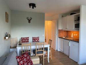 Η κουζίνα ή μικρή κουζίνα στο Newly renovated flat on the slopes