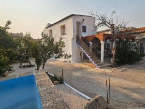 a house with a swimming pool in front of it at El Patio de Doña Tere in Villarta de San Juan