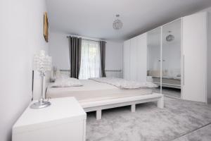 Ένα ή περισσότερα κρεβάτια σε δωμάτιο στο Casa Alexandru