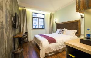 Voodi või voodid majutusasutuse Shanghai Soho Garden Hotel toas