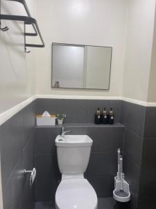 Koupelna v ubytování Sky Condotel Staycation + 12 fotografií