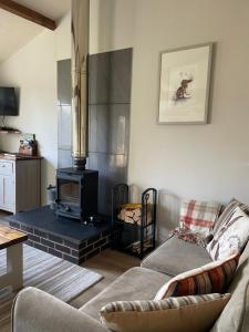 Televisyen dan/atau pusat hiburan di Leverets - Squirrel Lane Lodges Ludlow