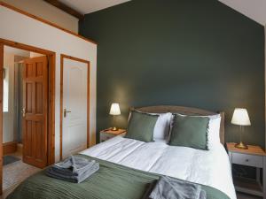 Postel nebo postele na pokoji v ubytování Uk46557 - Caradoc