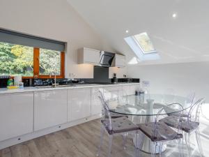 Η κουζίνα ή μικρή κουζίνα στο Waterside Lodge Three - Uk33350 +19 φωτογραφίες