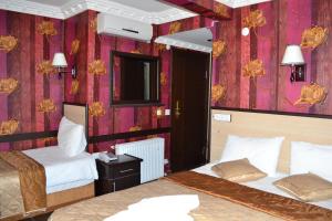 Postel nebo postele na pokoji v ubytování Ares Hotel