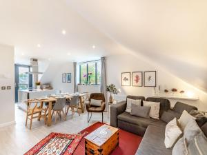 Ruang duduk di The Loft At St John's