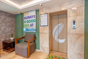 a waiting room with a sign that reads its always a good day ateco at Treebo Comfy Business in Bengaluru